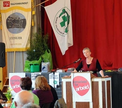 KL. 1330: Festsalen i Samfunnshuset var full da Susanne Bratli holdt 1. mai-tale. S mange har bedre informasjonskanaler enn meg