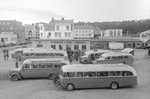 Fylkesbilenes busstasjon i Steinkjer [1950]