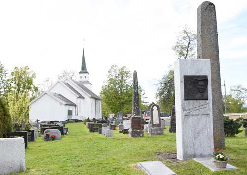 Fredrikke Marie Qvam-bauta på Egge kirkegård