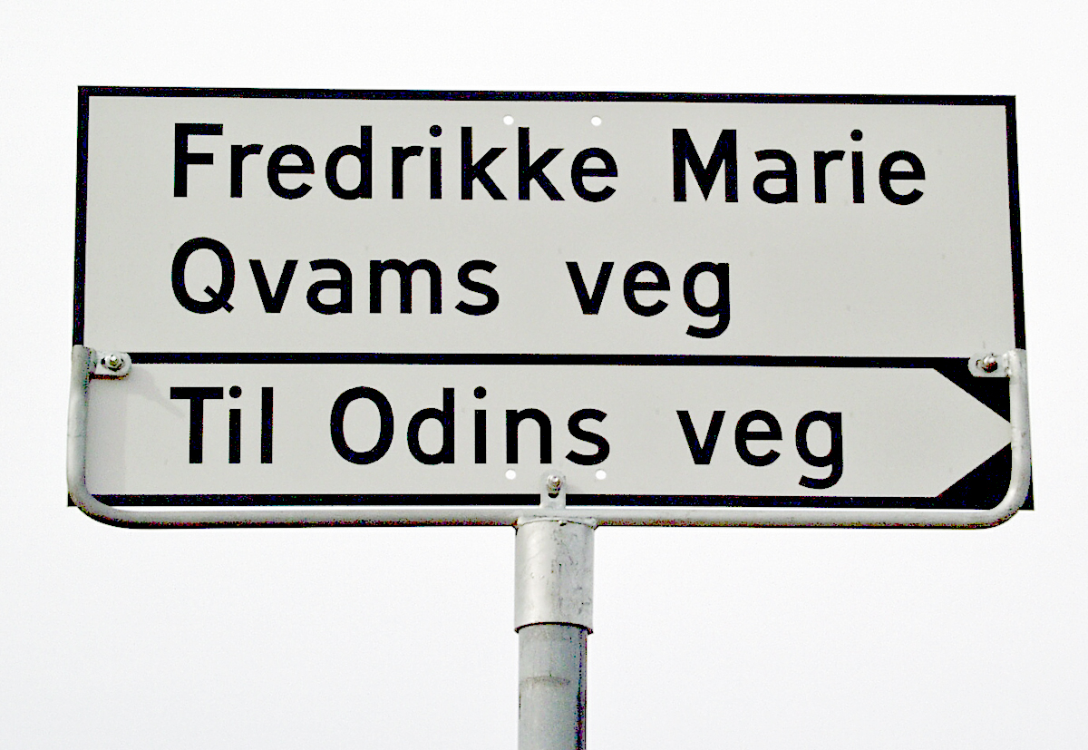 Fredrikke Marie Qvams veg - navneskilt