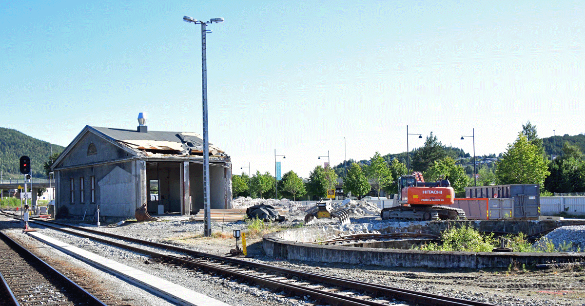 Lokstallen og svingskiva Steinkjer stasjon