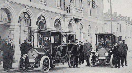De første rutebilene