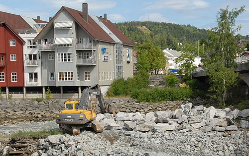 LANDHEVING: Holmen vest for Steinkjerbrua skal brukes som sted for 150-rskunstgaven fra Trondheim kommune
